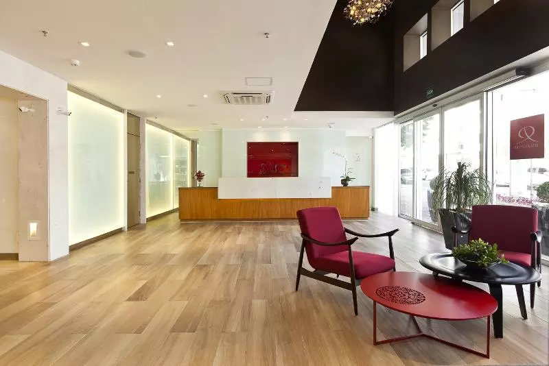 ホテル Esuites Savassi Toscanini