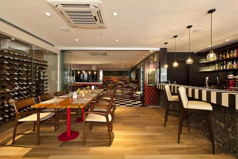 ホテル Esuites Savassi Toscanini