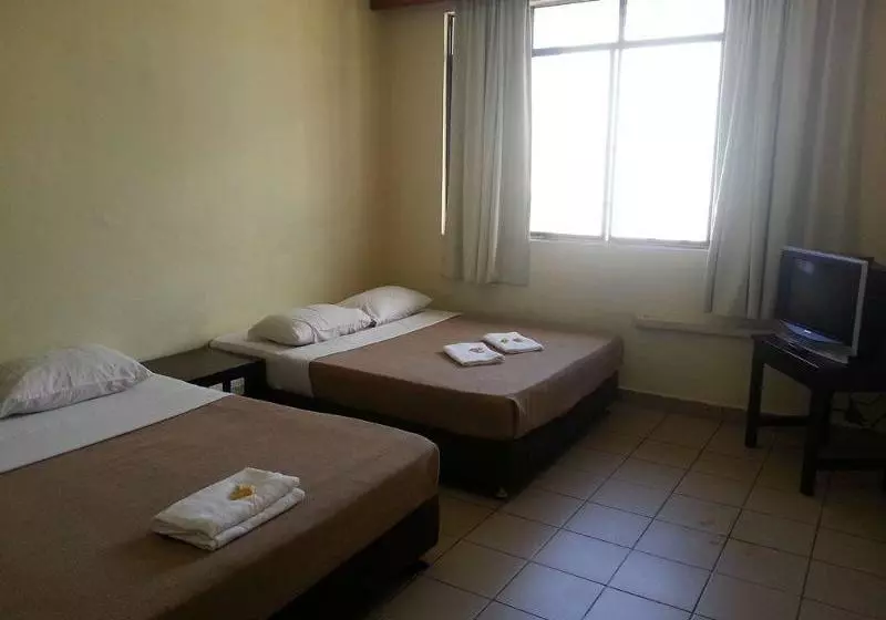 فندق Iskandar Sinsuran Guesthouse