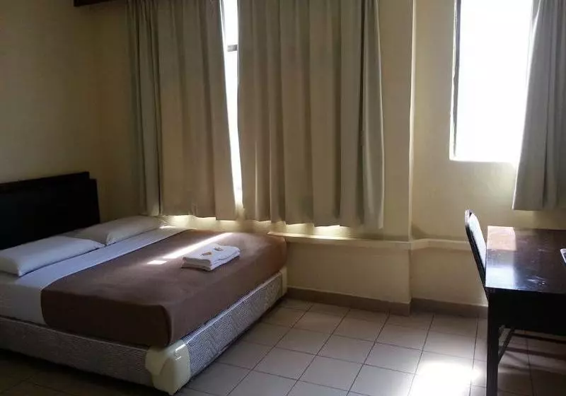 فندق Iskandar Sinsuran Guesthouse