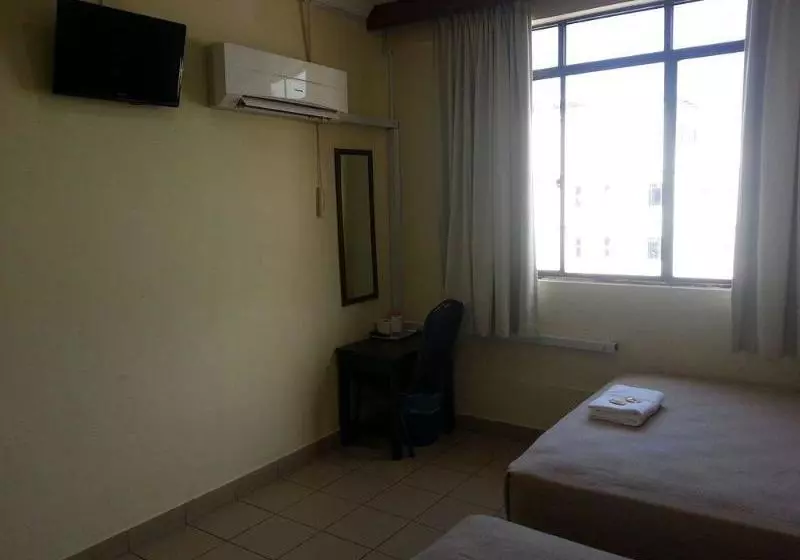 فندق Iskandar Sinsuran Guesthouse