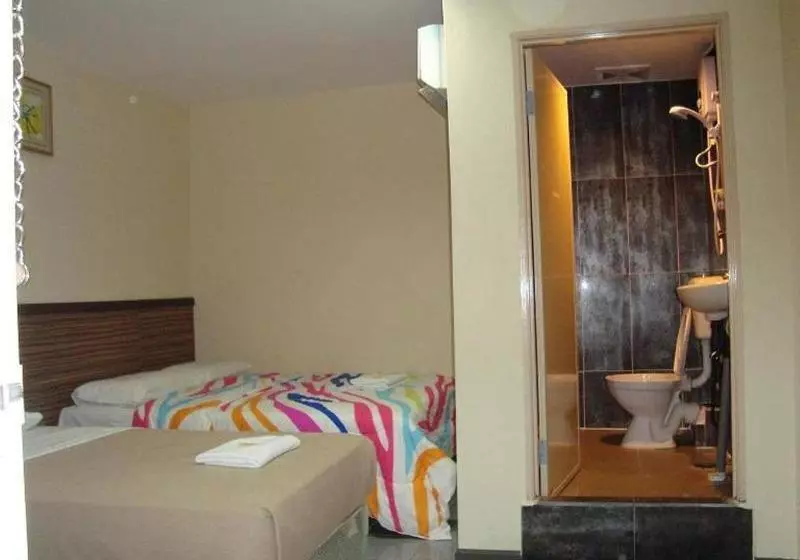 فندق Iskandar Sinsuran Guesthouse