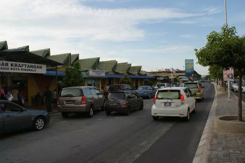 فندق Iskandar Sinsuran Guesthouse