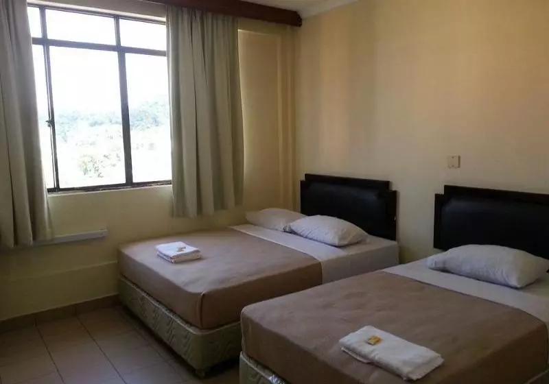فندق Iskandar Sinsuran Guesthouse