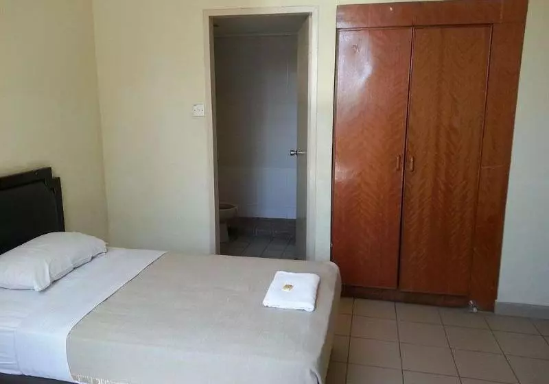 فندق Iskandar Sinsuran Guesthouse