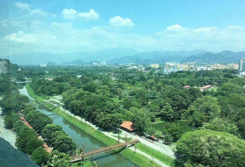 Kinta Riverfront Hotel & Suites