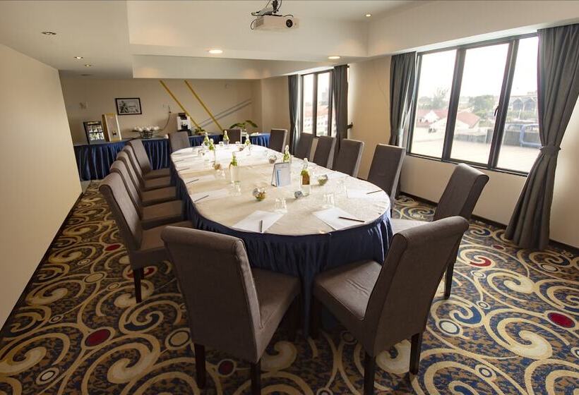 Kinta Riverfront Hotel & Suites