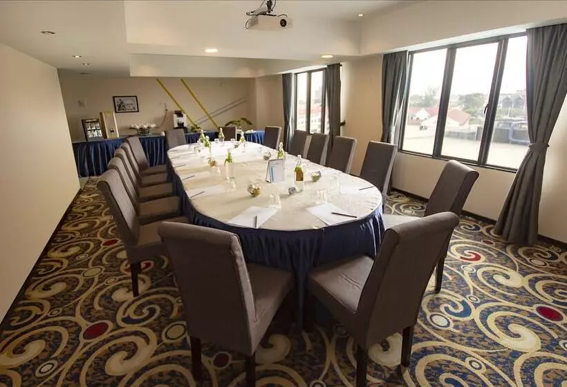 Kinta Riverfront Hotel & Suites