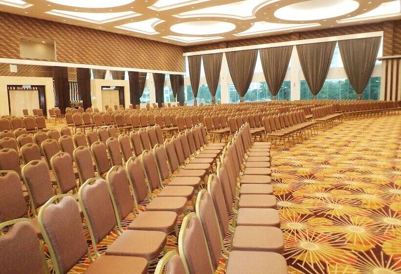 Kinta Riverfront Hotel & Suites