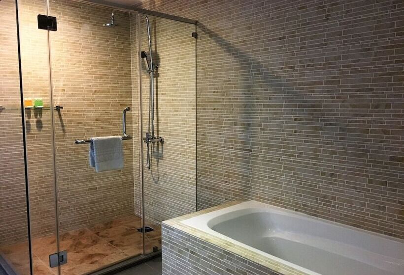 Kinta Riverfront Hotel & Suites