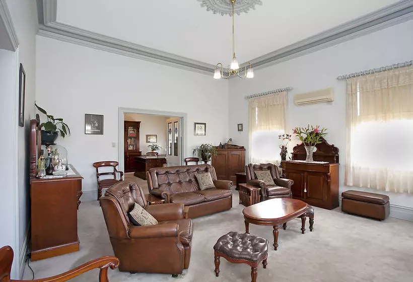 ホテル Merton Manor Exclusive B&b