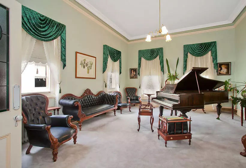 ホテル Merton Manor Exclusive B&b