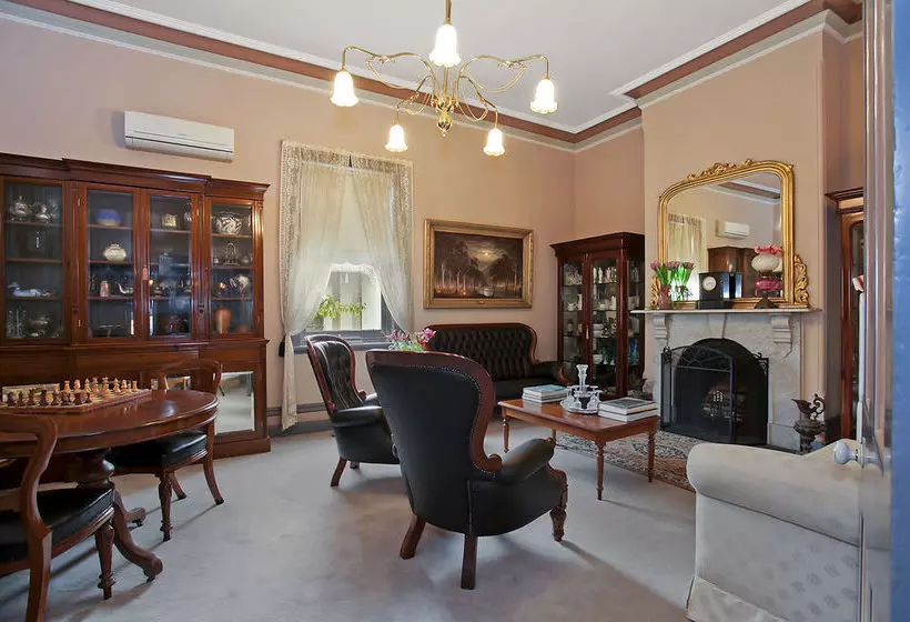 ホテル Merton Manor Exclusive B&b