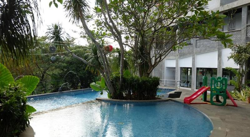 فندق Oak Tree Emerald Semarang