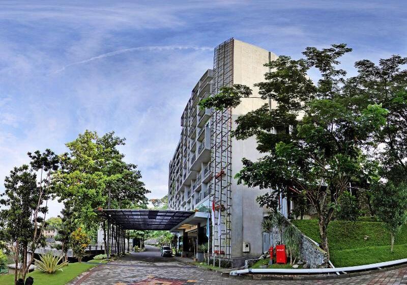 فندق Oak Tree Emerald Semarang