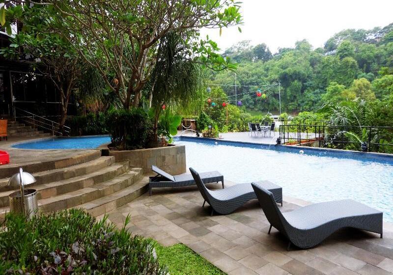 فندق Oak Tree Emerald Semarang