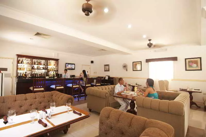 בית מלון כפרי Panglao Regents Park Resort