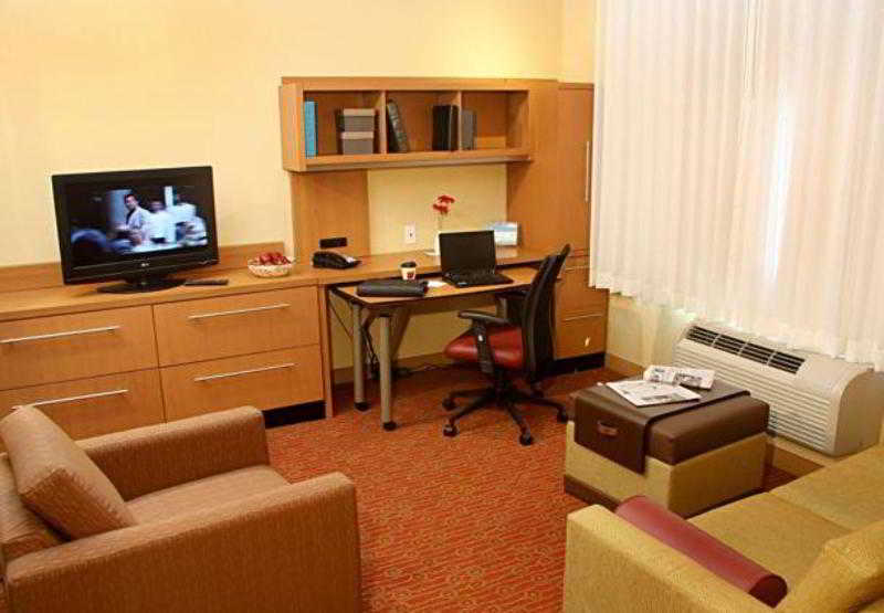 בית מלון כפרי Towneplace Suites Farmington