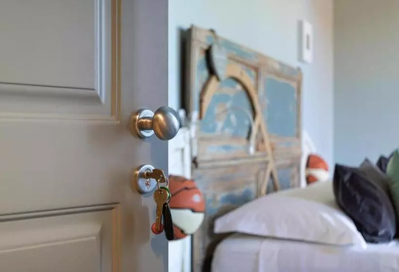 Bed And Breakfast Bric & Brac