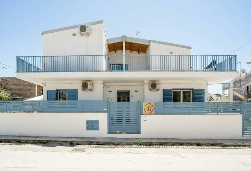 Bed and Breakfast Via Del Mare 36