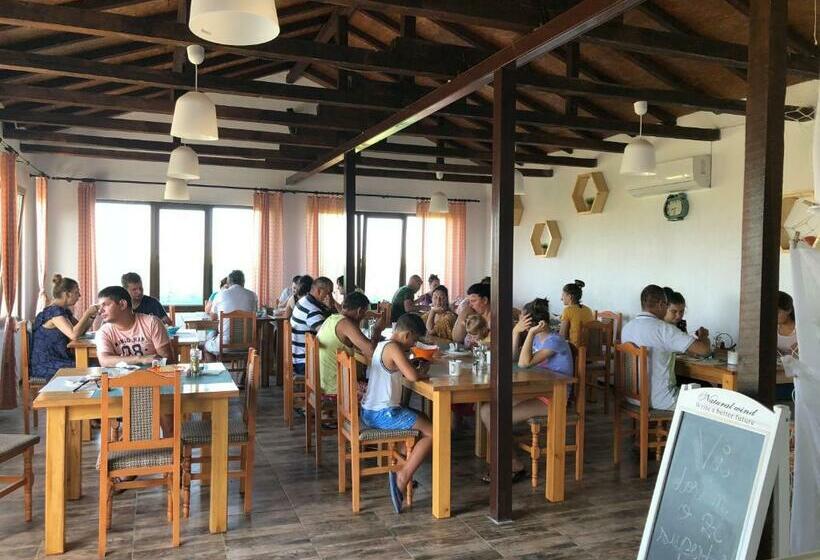 پانسیون Casa De La Corbu