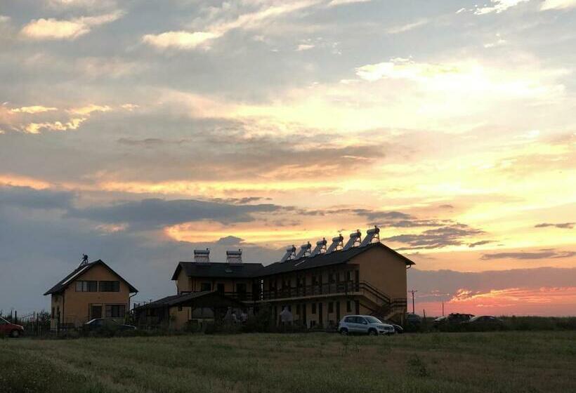 پانسیون Casa De La Corbu