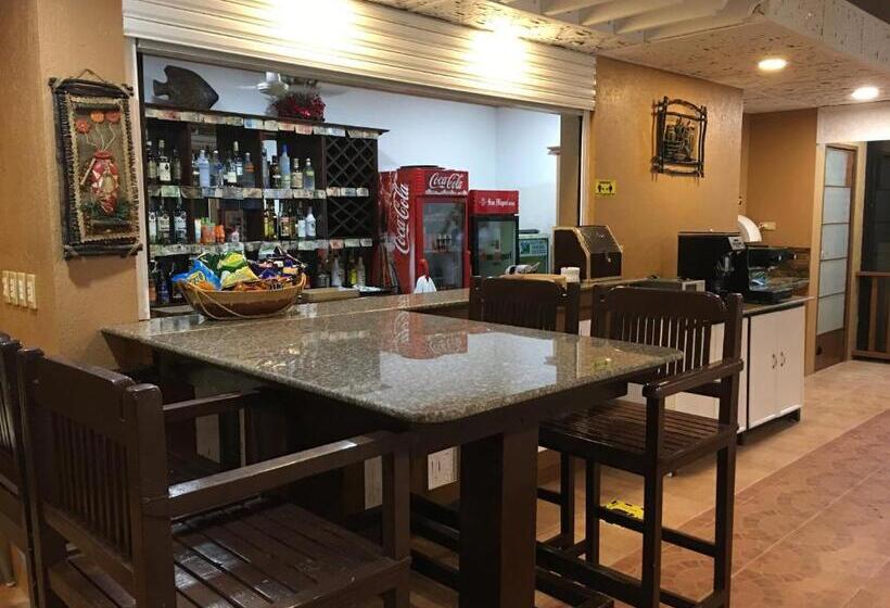 בית מלון כפרי Anda White Beach Resort