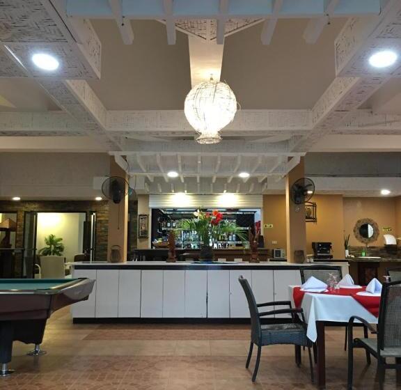 בית מלון כפרי Anda White Beach Resort