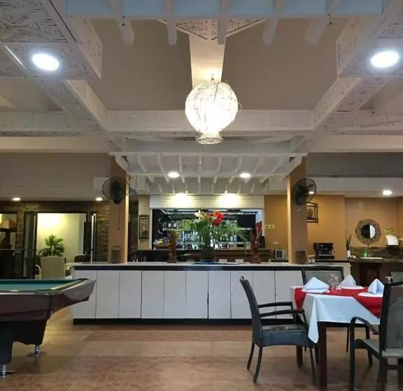 Hotel Anda White Beach Resort