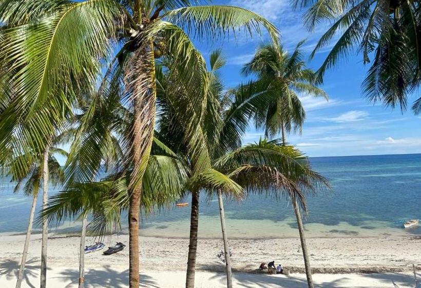 בית מלון כפרי Anda White Beach Resort