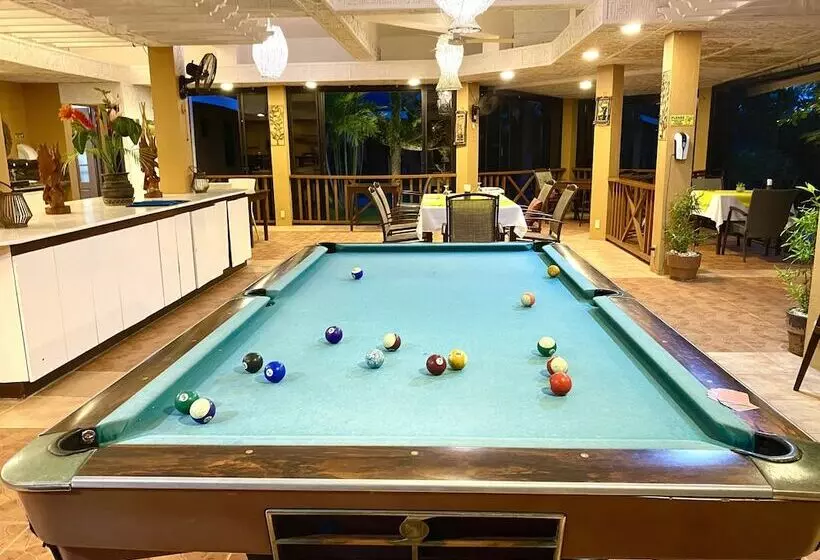 Hotel Anda White Beach Resort