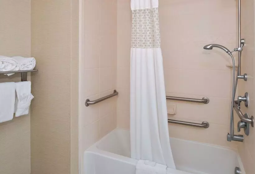 فندق Hampton Inn Milford