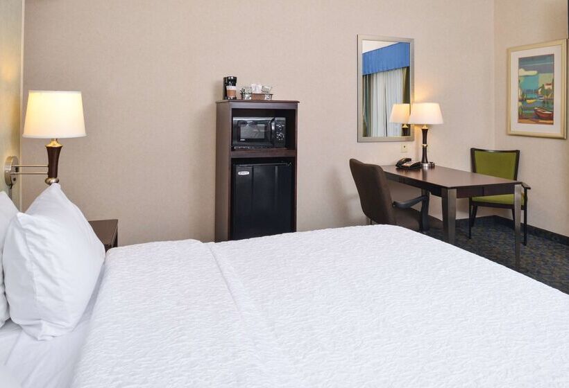 Отель Hampton Inn Milford