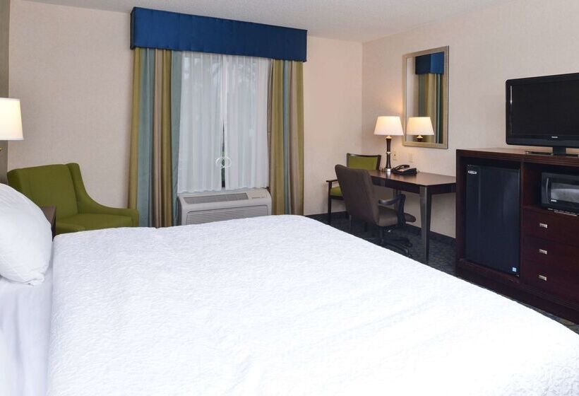 Отель Hampton Inn Milford