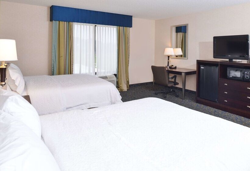 Отель Hampton Inn Milford