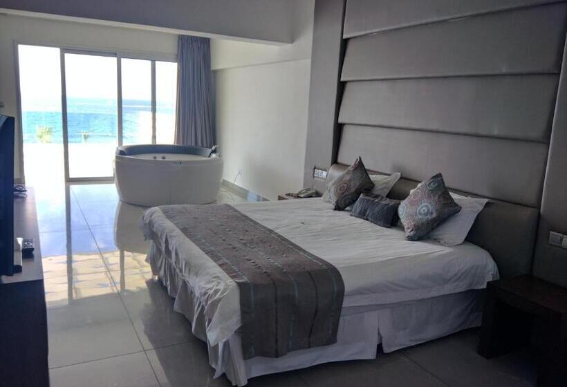 King Evelthon Beach Hotel & Resort