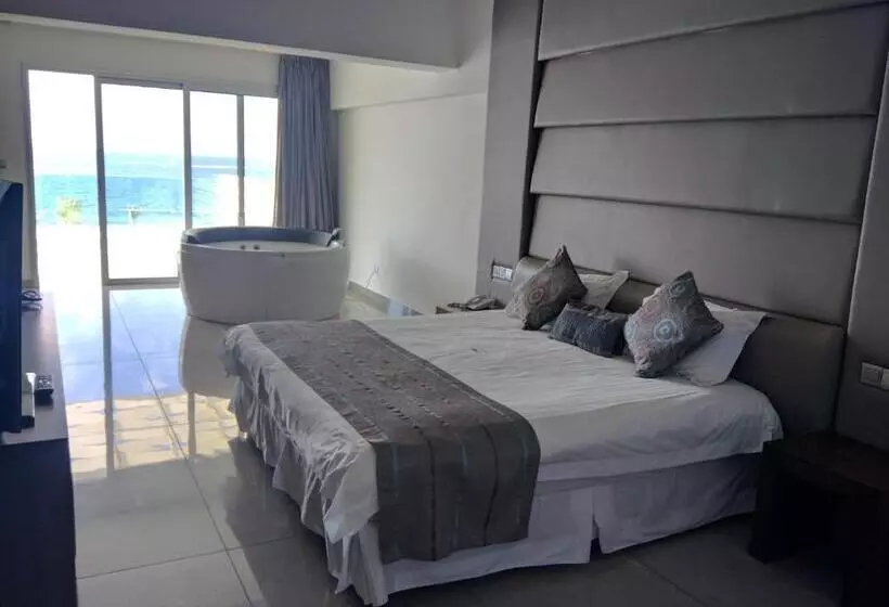 King Evelthon Beach Hotel & Resort