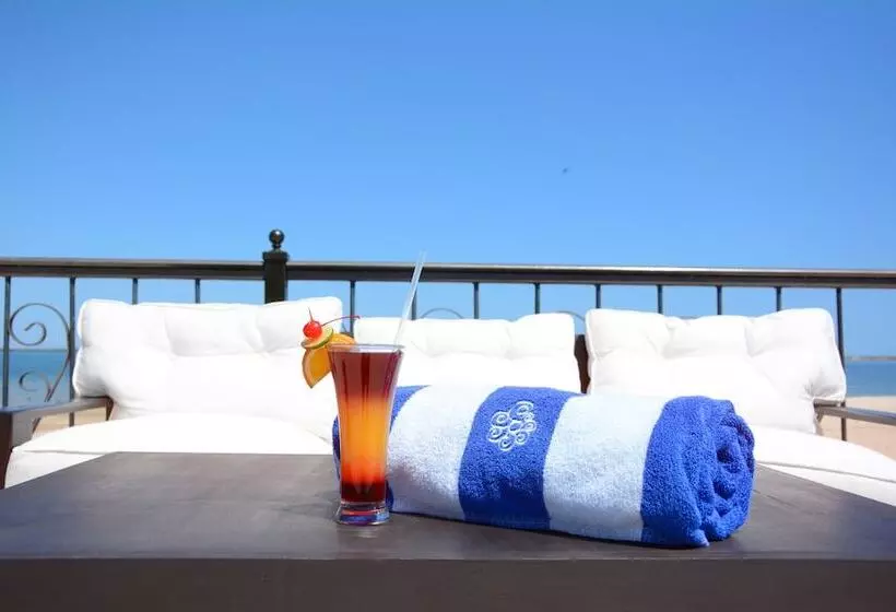 La Posada Hotel & Beach Club