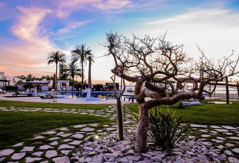 La Posada Hotel & Beach Club