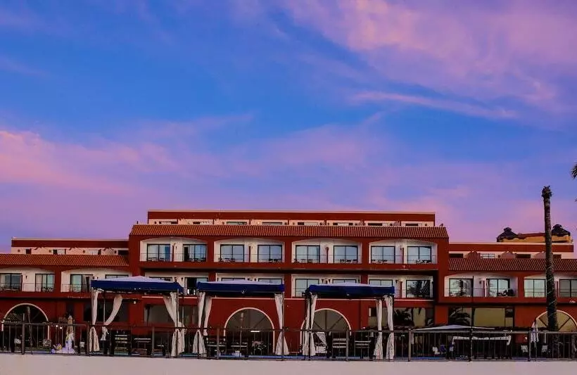 La Posada Hotel & Beach Club