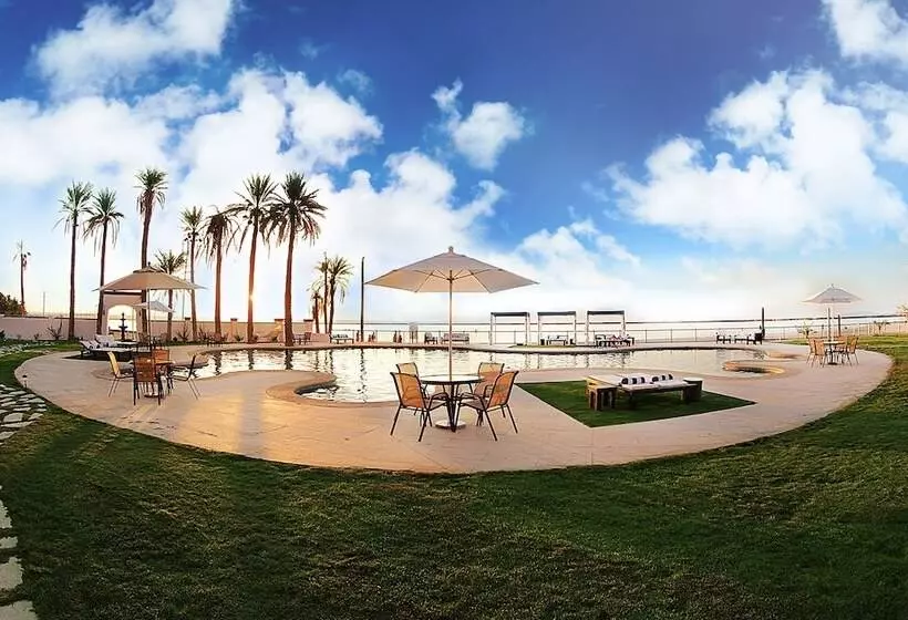 La Posada Hotel & Beach Club