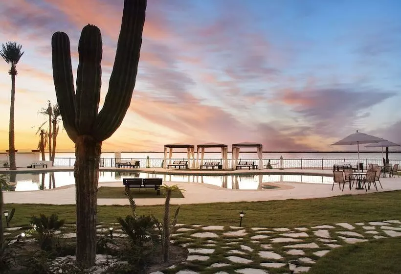 La Posada Hotel & Beach Club