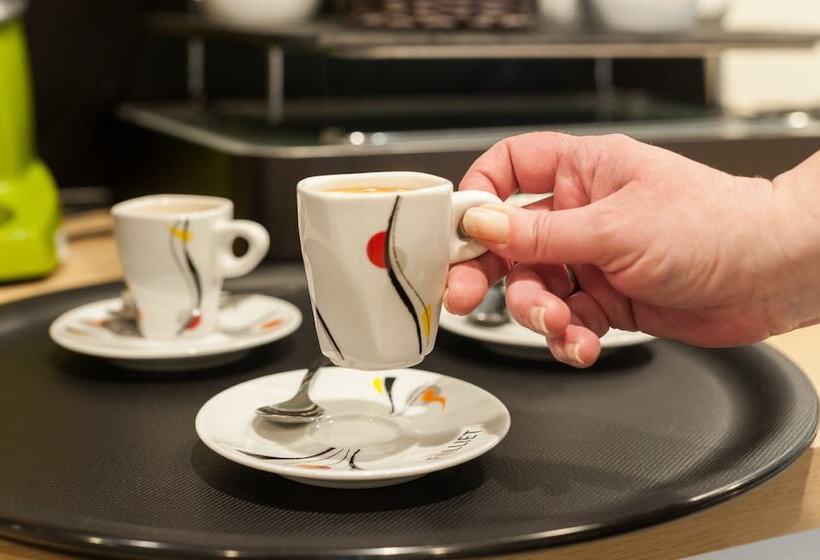 ホテル The Originals City, L Haut  Aile, Coquelles Calais Tunnel S/manche L Hautaile