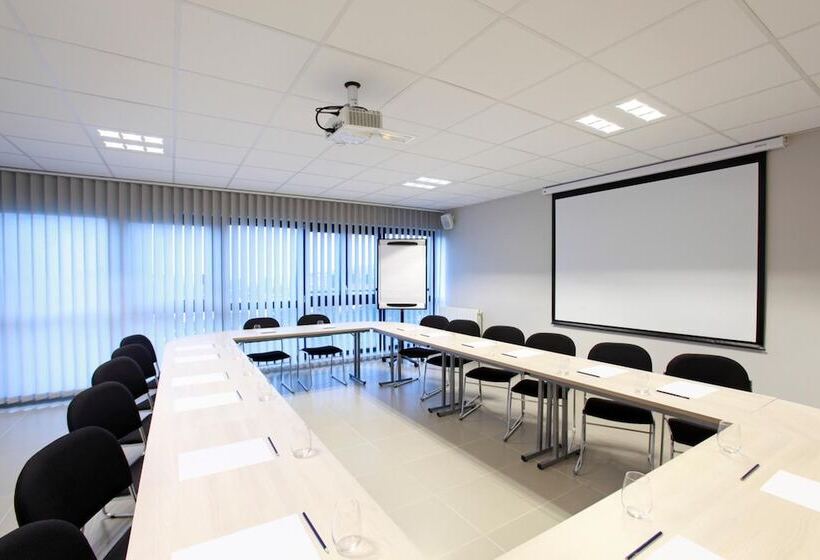 ホテル The Originals City, L Haut  Aile, Coquelles Calais Tunnel S/manche L Hautaile