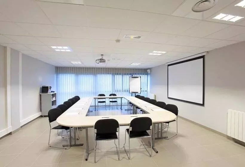 Hotel The Originals City, L Haut Aile, Coquelles Calais Tunnel S/manche L Hautaile