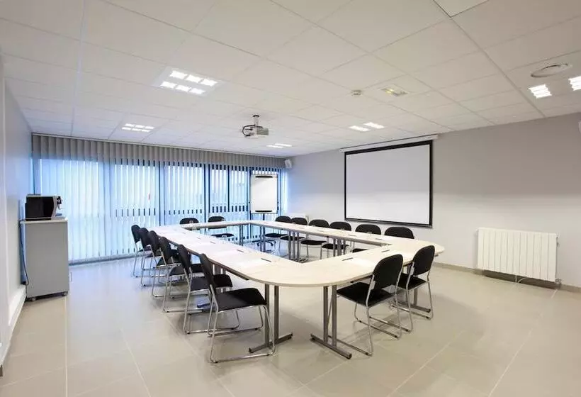 Hotel The Originals City, L Haut Aile, Coquelles Calais Tunnel S/manche L Hautaile