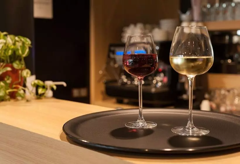 Hotel The Originals City, L Haut Aile, Coquelles Calais Tunnel S/manche L Hautaile