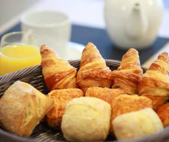 Hotel The Originals City, L Haut Aile, Coquelles Calais Tunnel S/manche L Hautaile