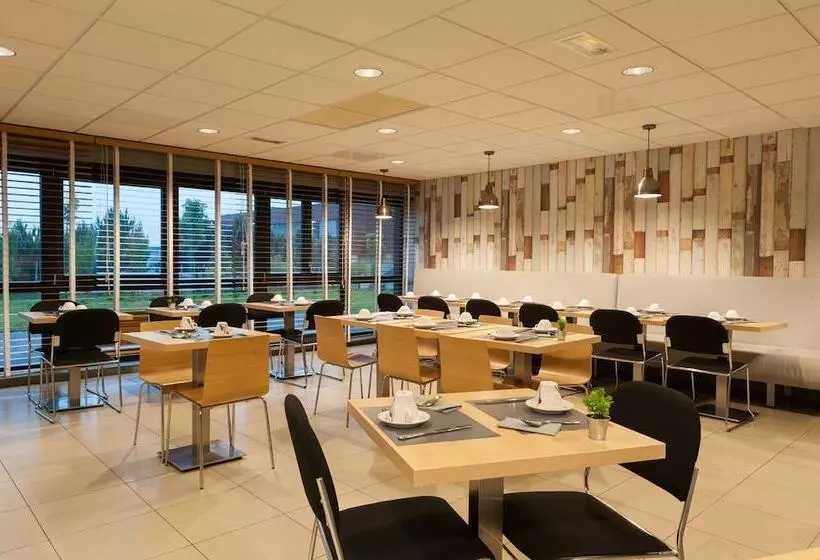 Hotel The Originals City, L Haut Aile, Coquelles Calais Tunnel S/manche L Hautaile