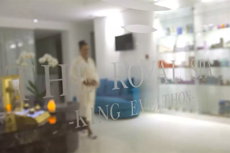 King Evelthon Beach Hotel & Resort